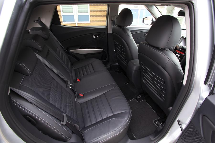 Интерьер SsangYong Tivoli Ultimate 2018 года  (UK) (фото 23 из 37)